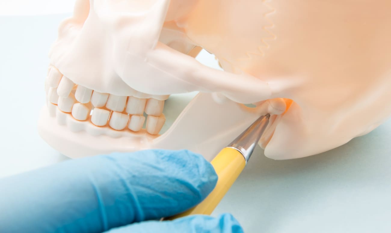 Чому болить щелепа 2 Про що свідчить біль у щелепі?